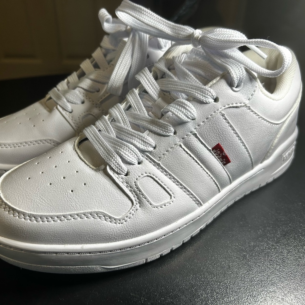 Levi’s Women’s white sneakers